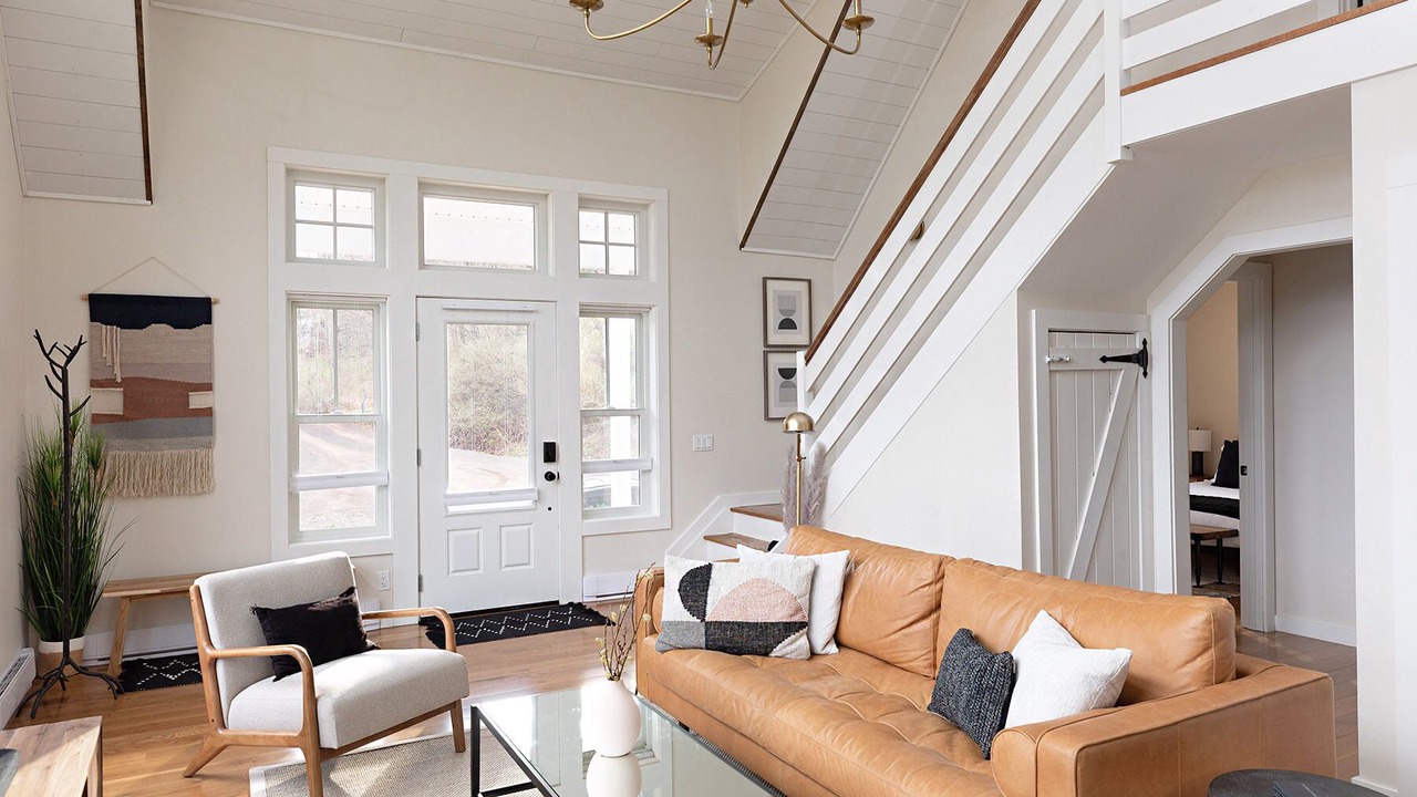 Photo of Livingroom in Roxbury