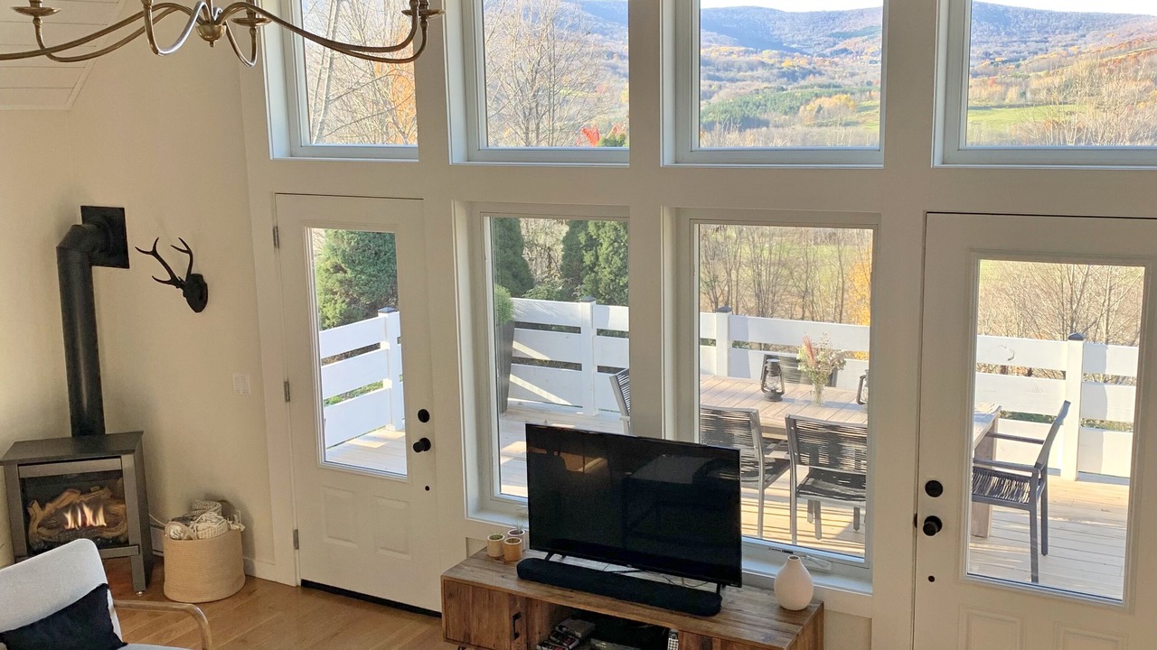Photo of Livingroom in Roxbury