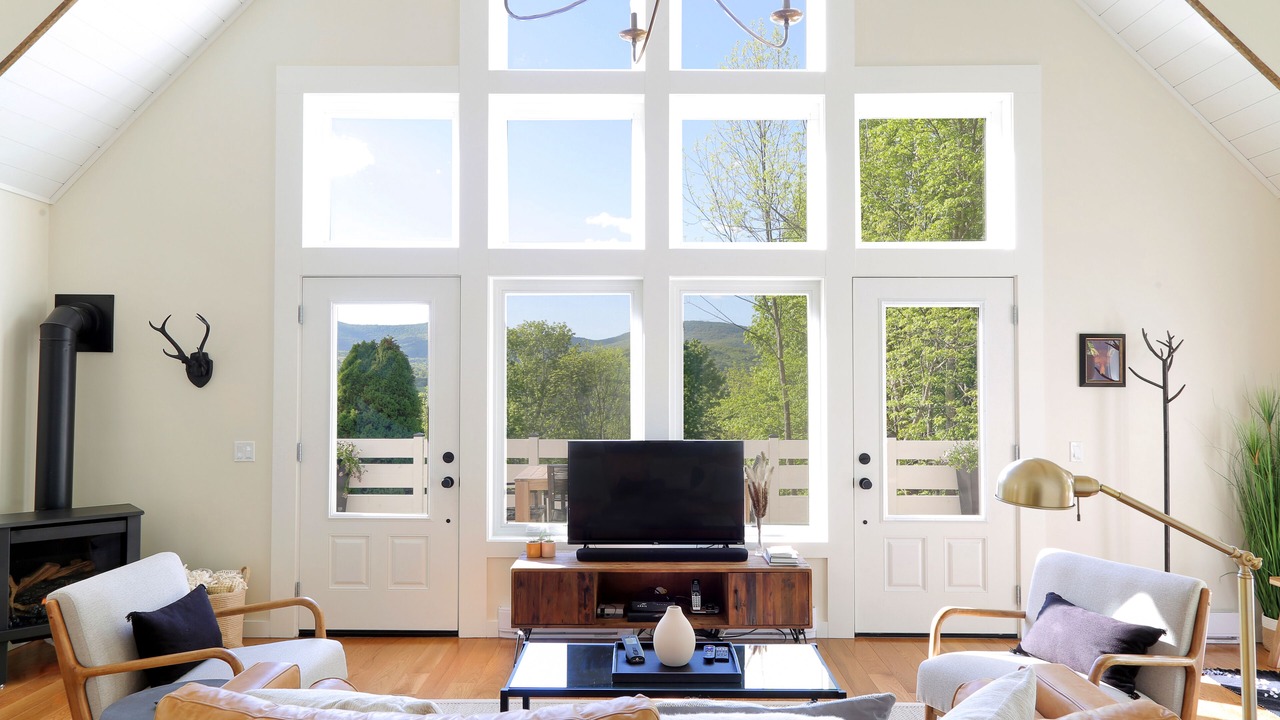 Photo of Livingroom in Roxbury