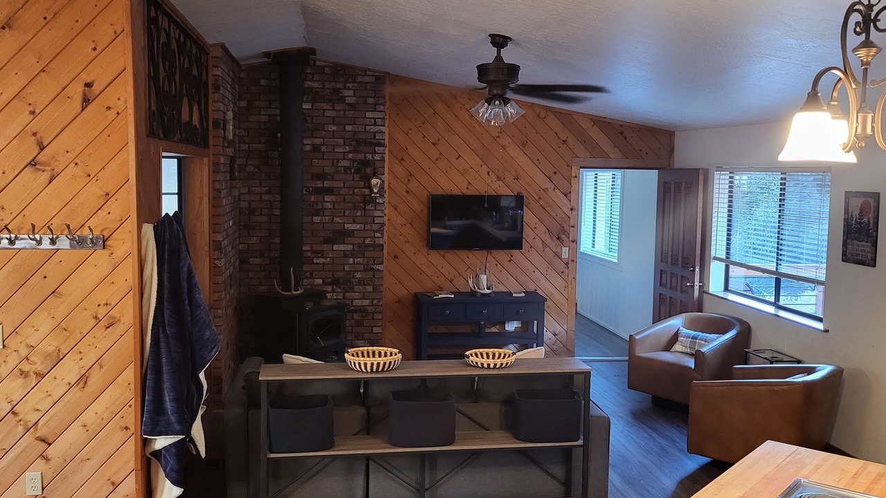 Photo of Livingroom in Springville