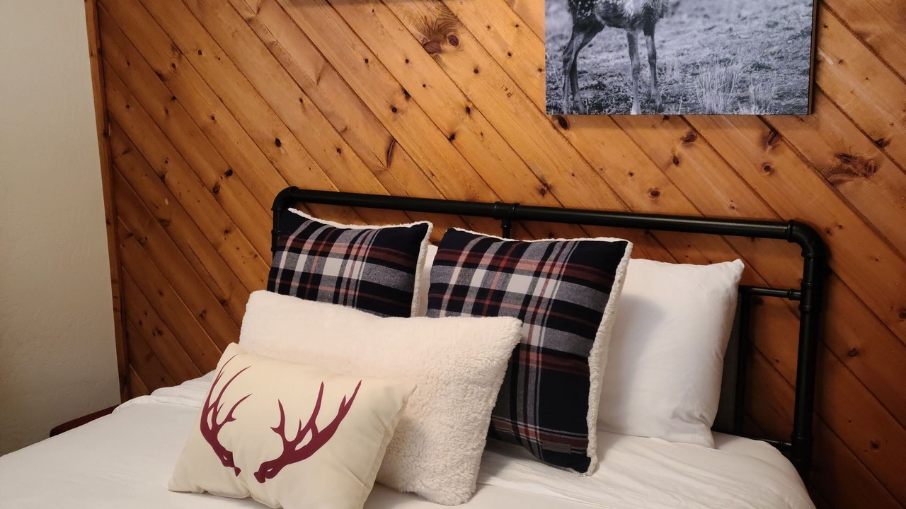 Photo of Bedroom in Springville