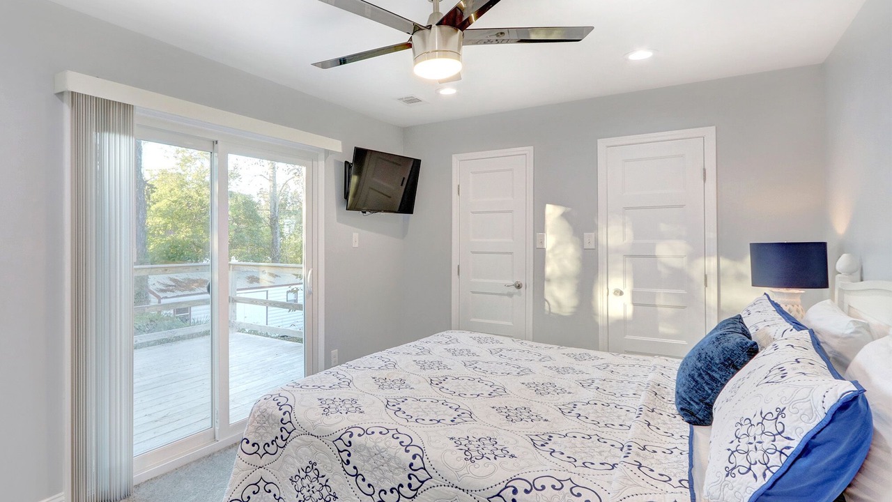 Photo of Bedroom in Savannah Beach