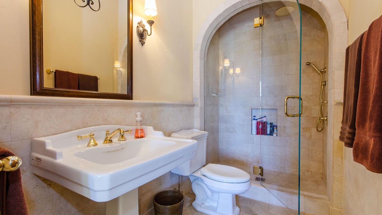 Photo of Bathroom in Golden Quadrangle