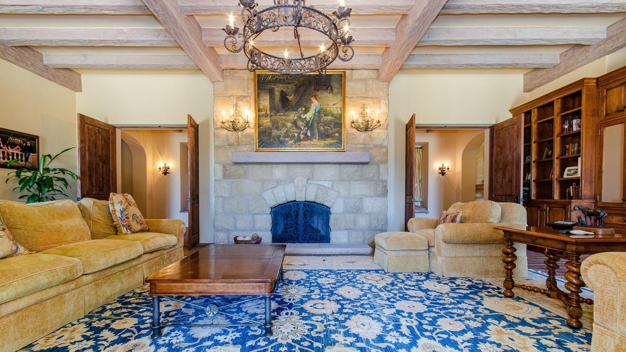 Photo of Livingroom in Golden Quadrangle