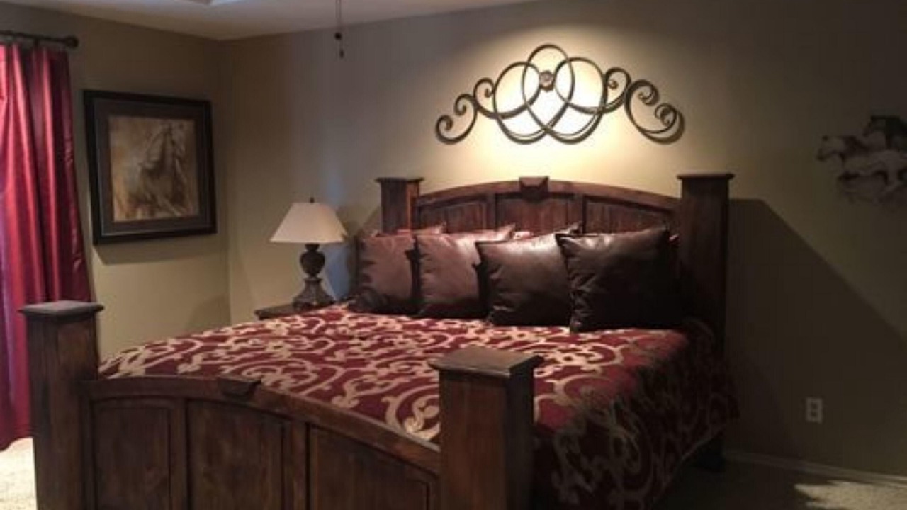 Photo of Bedroom in Uvalde