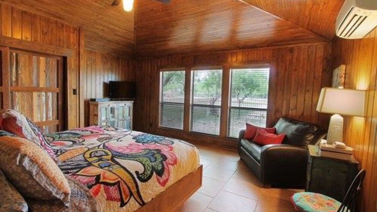 Photo of Bedroom in Uvalde