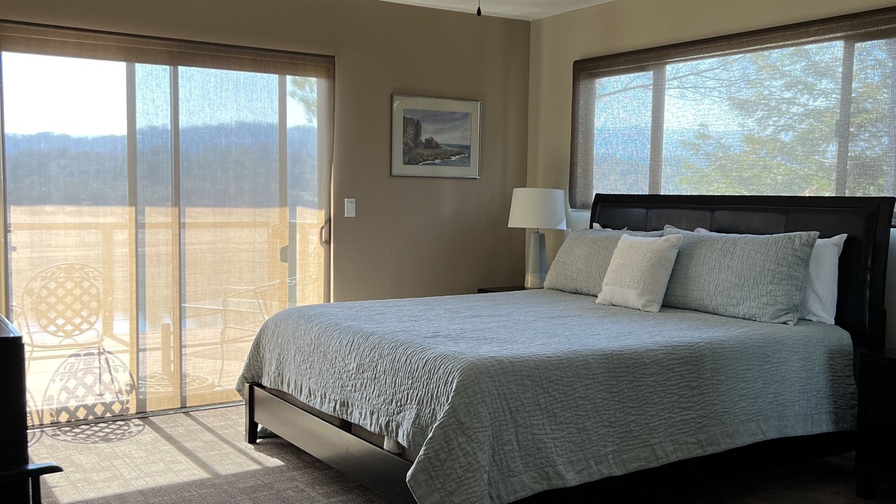 Photo of Bedroom in Oak Shores