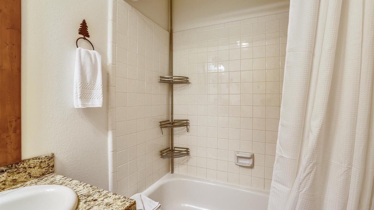 Photo of Bathroom in Four O'Clock