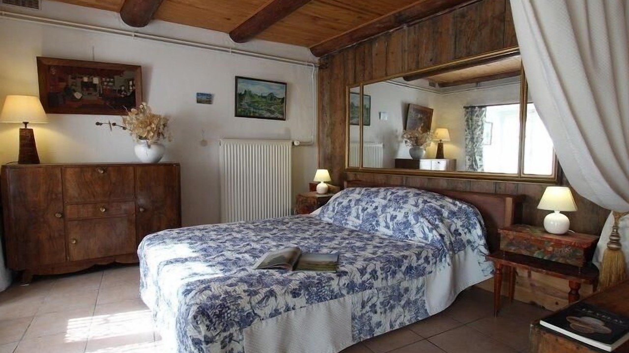 Photo of Bedroom in Jullianges