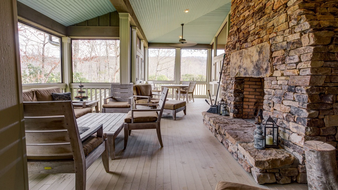 Photo of Livingroom in Balsam Grove