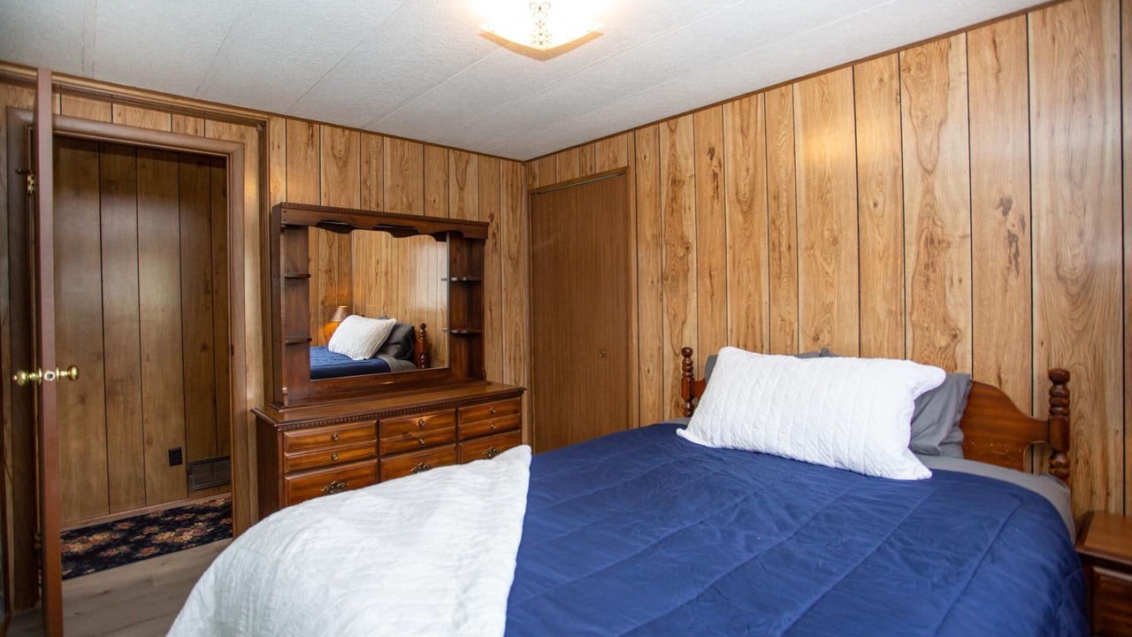 Photo of Bedroom in Grand Marais