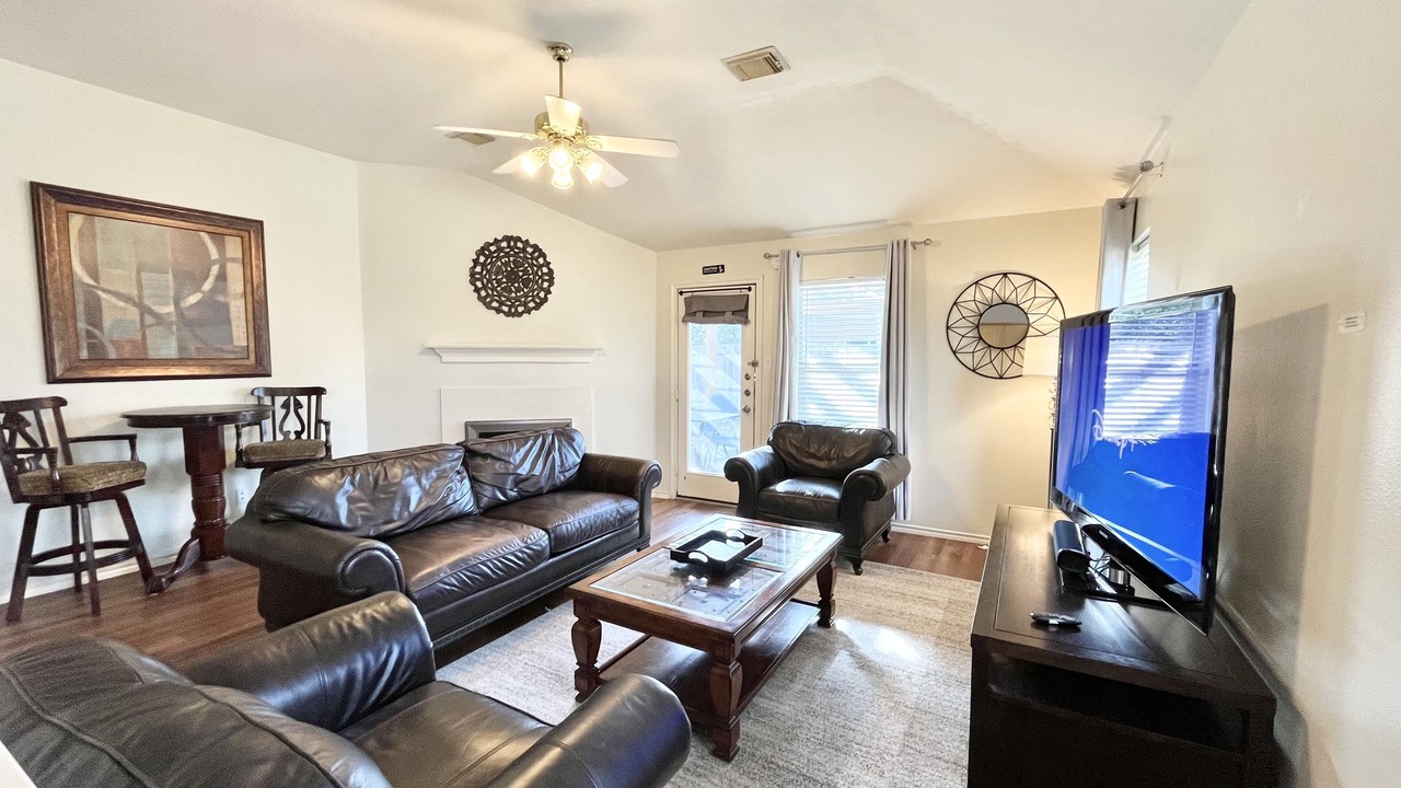 Photo of Livingroom in Baytown