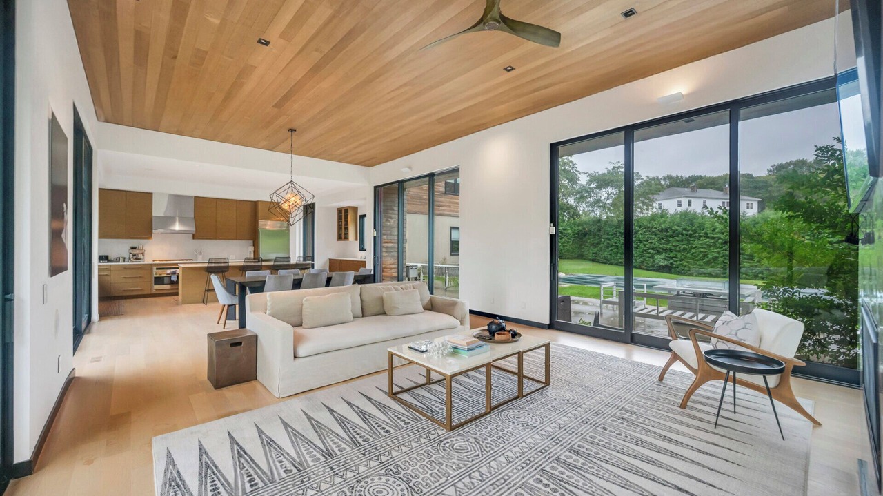 Photo of Livingroom in Shinnecock Hills