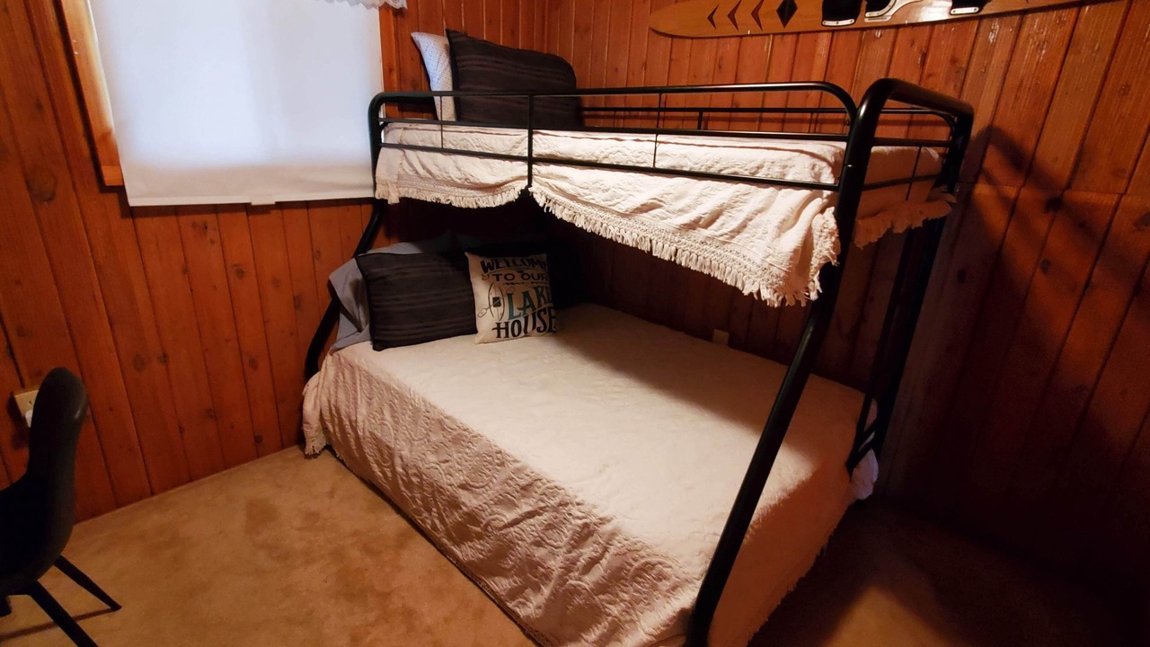 Photo of Bedroom in Houghton Lake