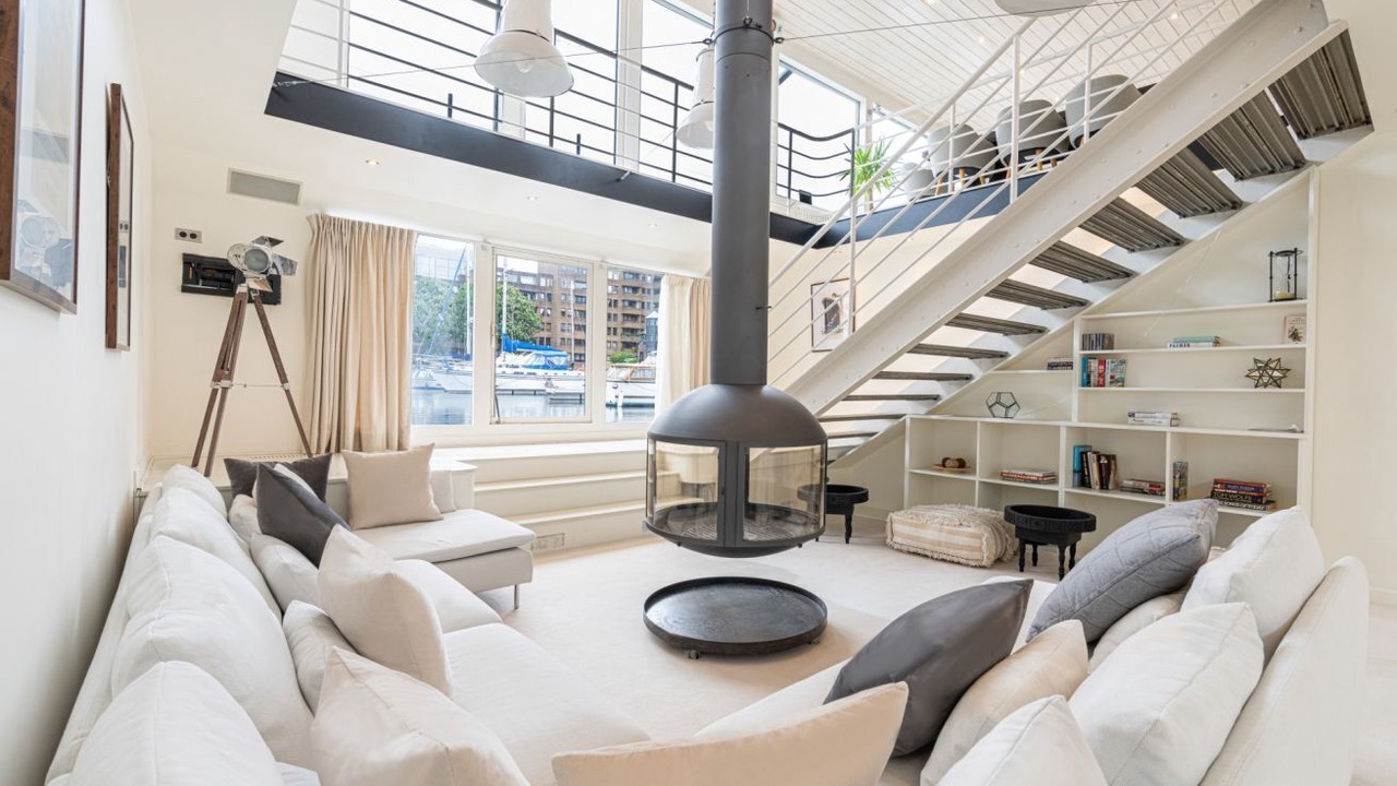 Photo of Livingroom in Tower Hill
