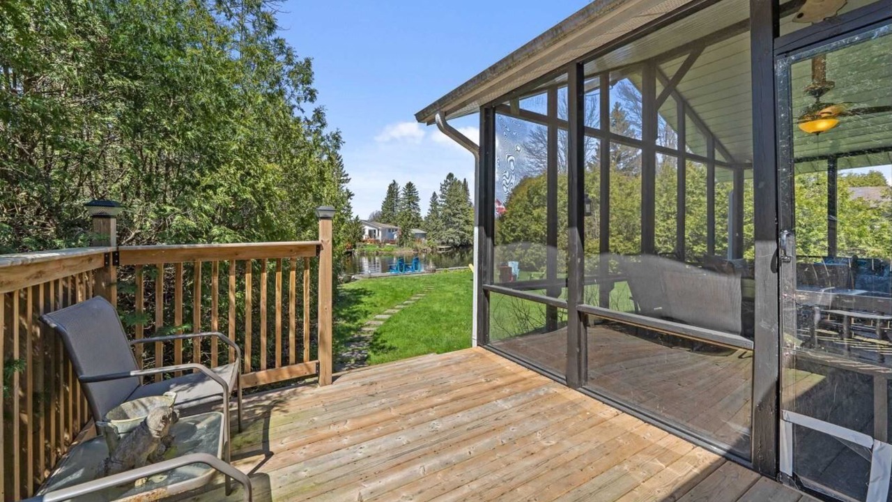Photo of Patio Balcony in Fenelon Falls