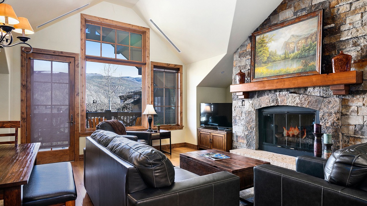 Photo of Livingroom in Avon