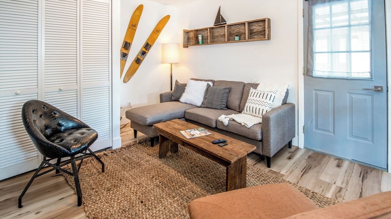Photo of Livingroom in Russells Point