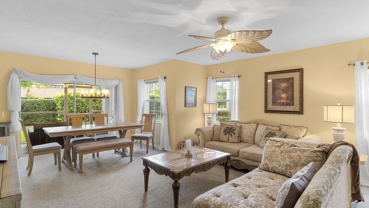 Photo of Livingroom in Kings Lake