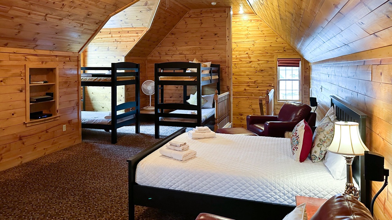 Photo of Bedroom in Camdenton