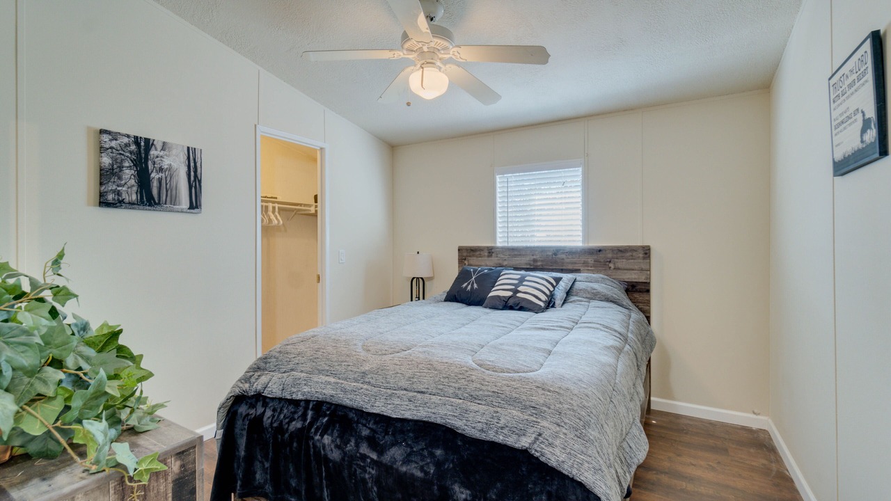 Photo of Bedroom in Munds Park