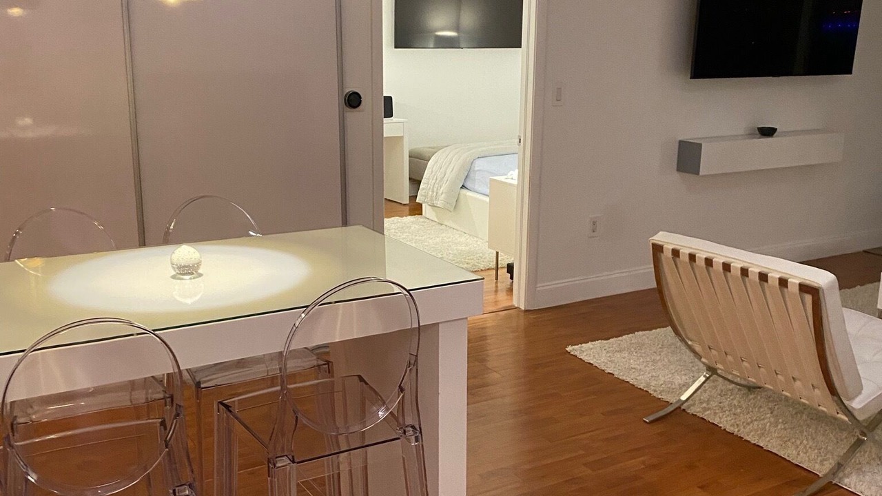 Photo of Bedroom in Mid Beach