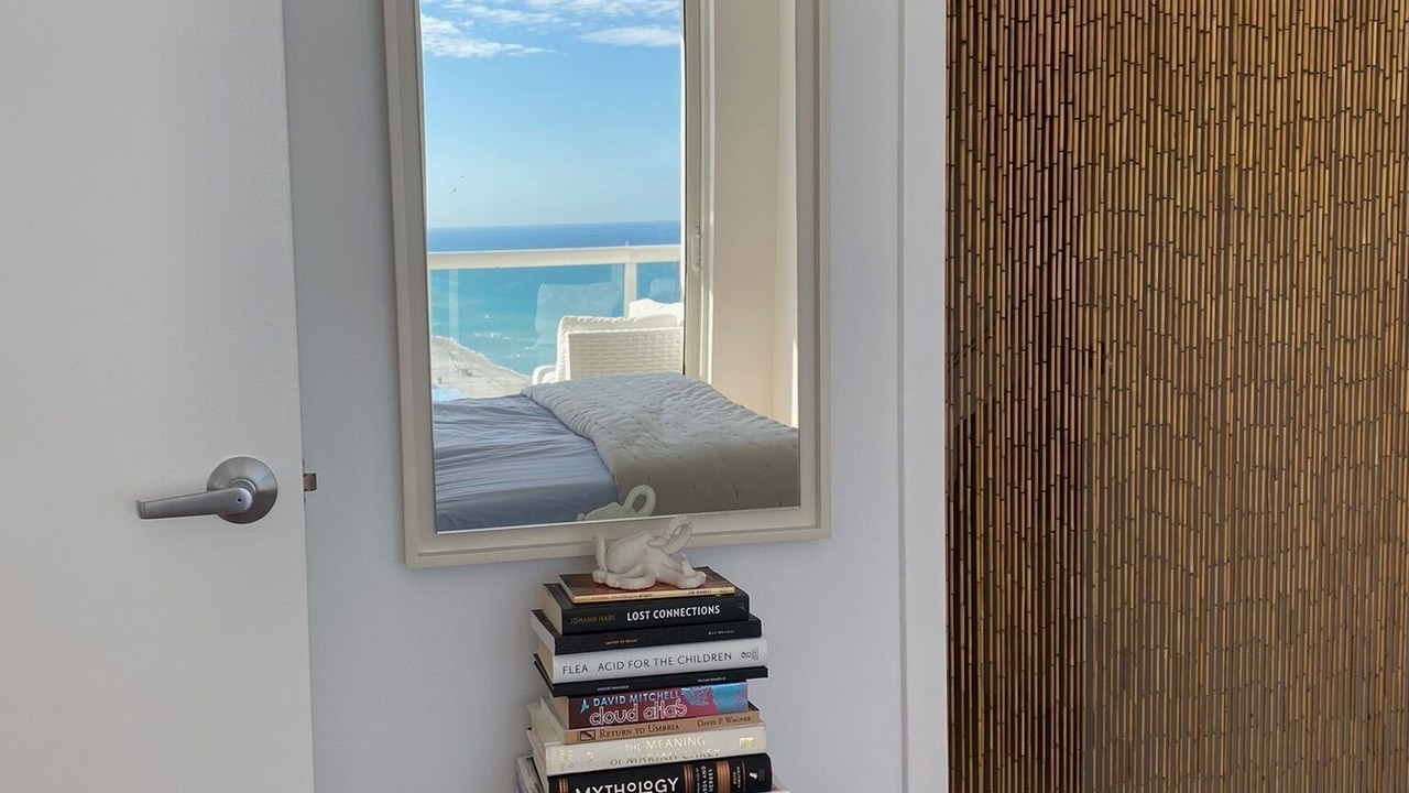 Photo of Bedroom in Mid Beach