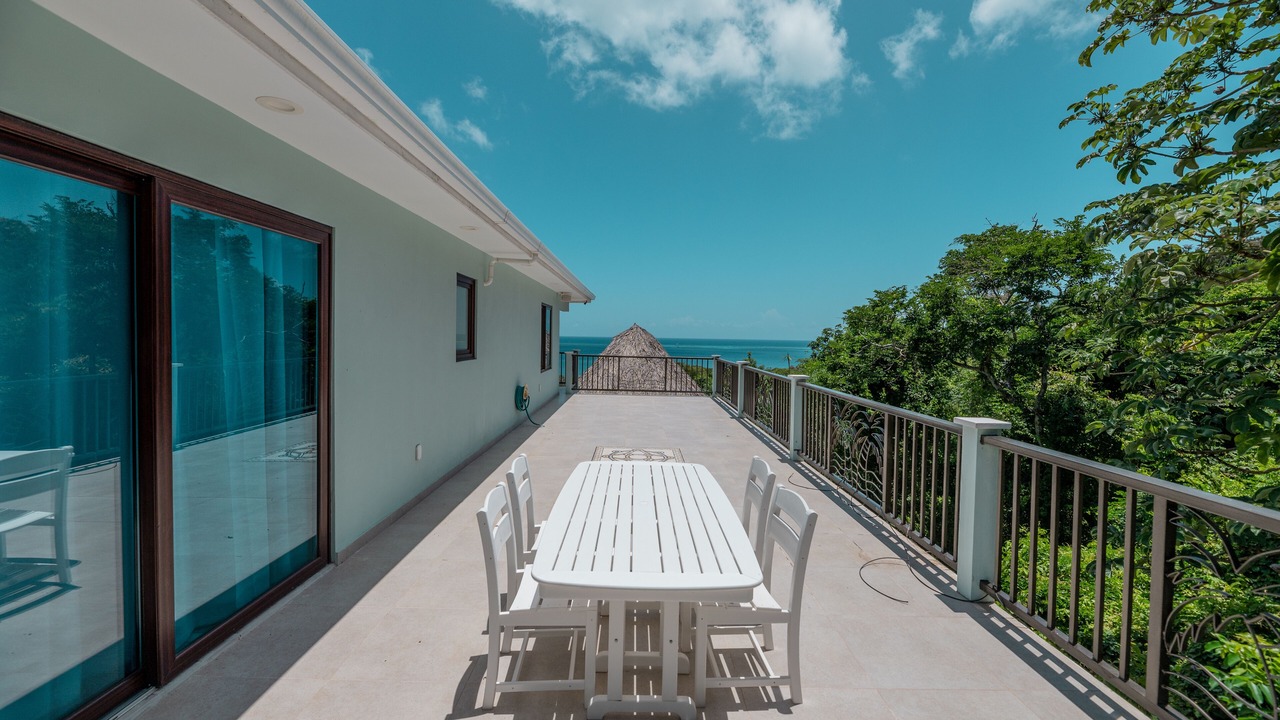 Photo of Patio Balcony in Pristine Bay