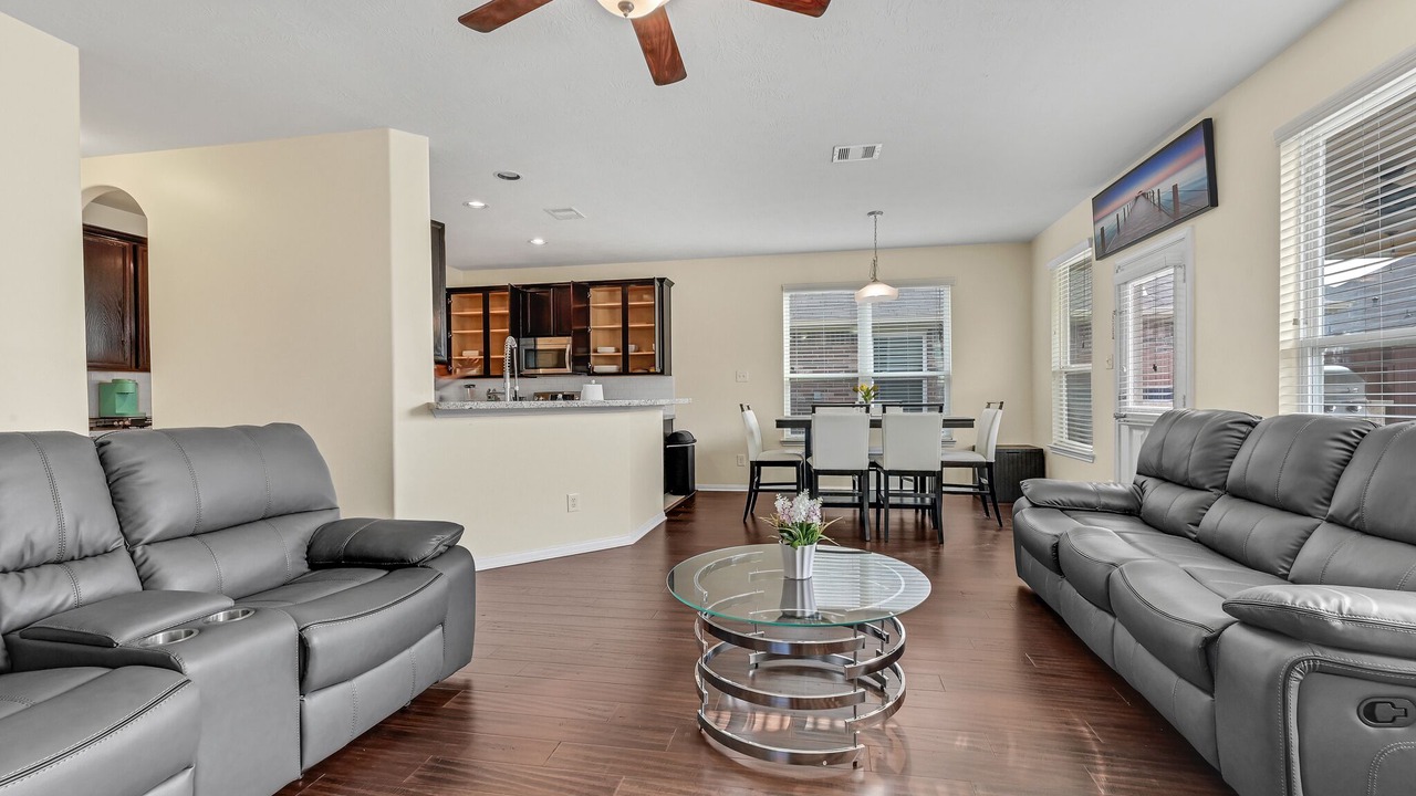 Photo of Livingroom in Spring