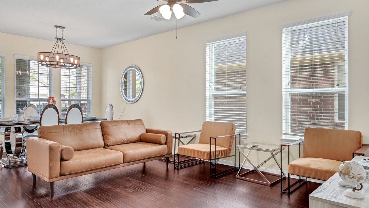 Photo of Livingroom in Spring