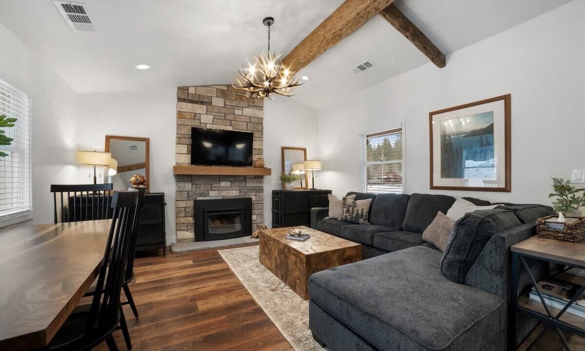 Photo of Livingroom in Tahoe Valley