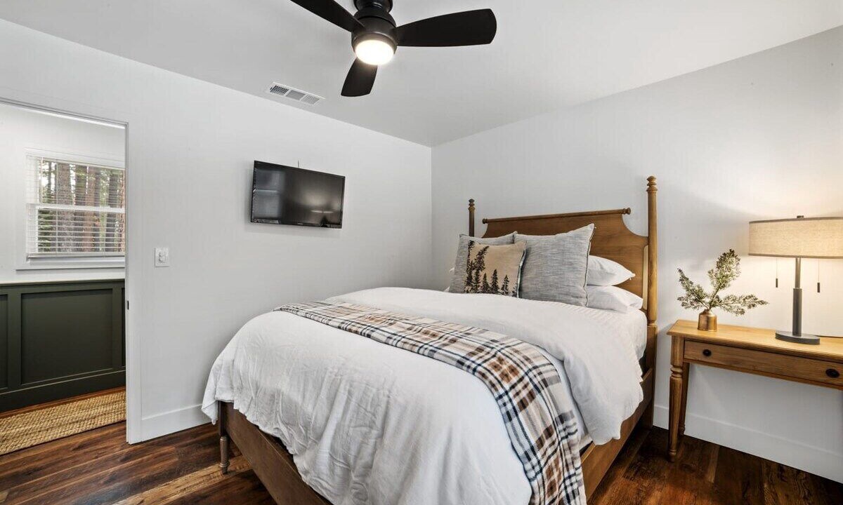 Photo of Bedroom in Tahoe Valley