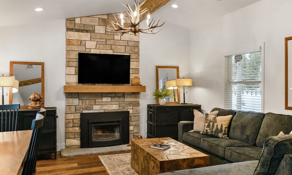Photo of Livingroom in Tahoe Valley