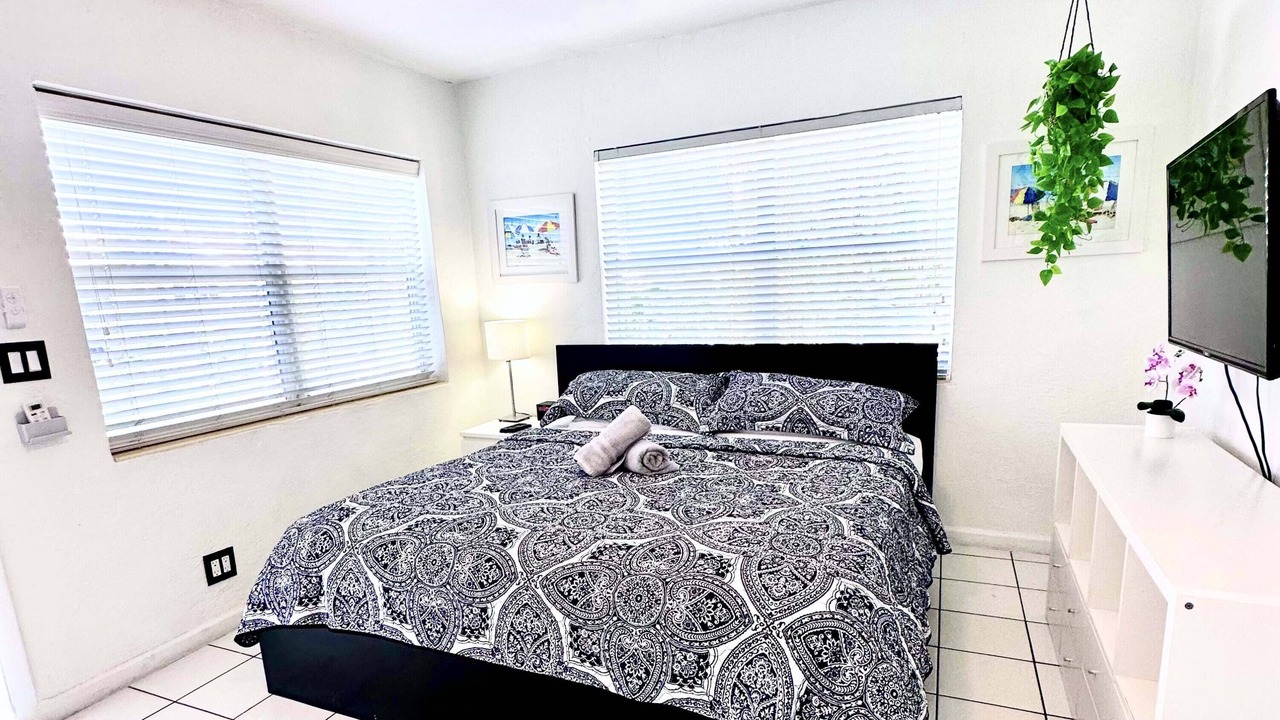 Photo of Bedroom in Hollywood South Central Beach