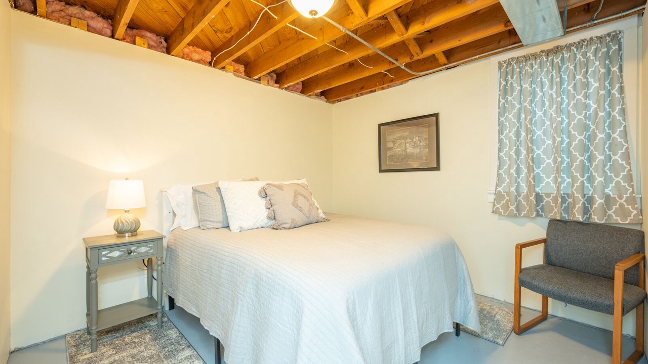 Photo of Bedroom in Waveland Park