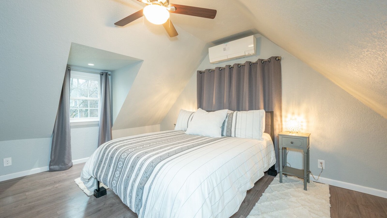 Photo of Bedroom in Waveland Park