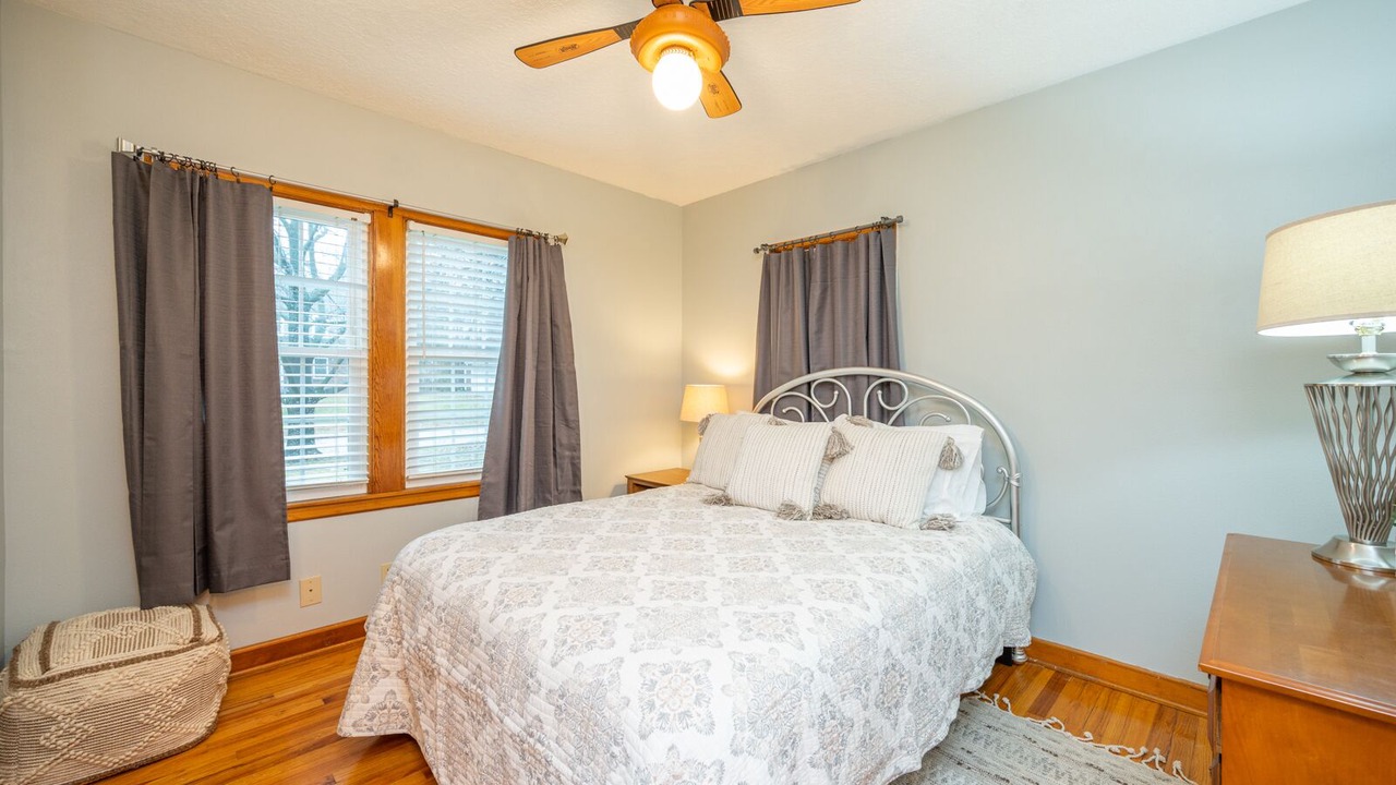 Photo of Bedroom in Waveland Park
