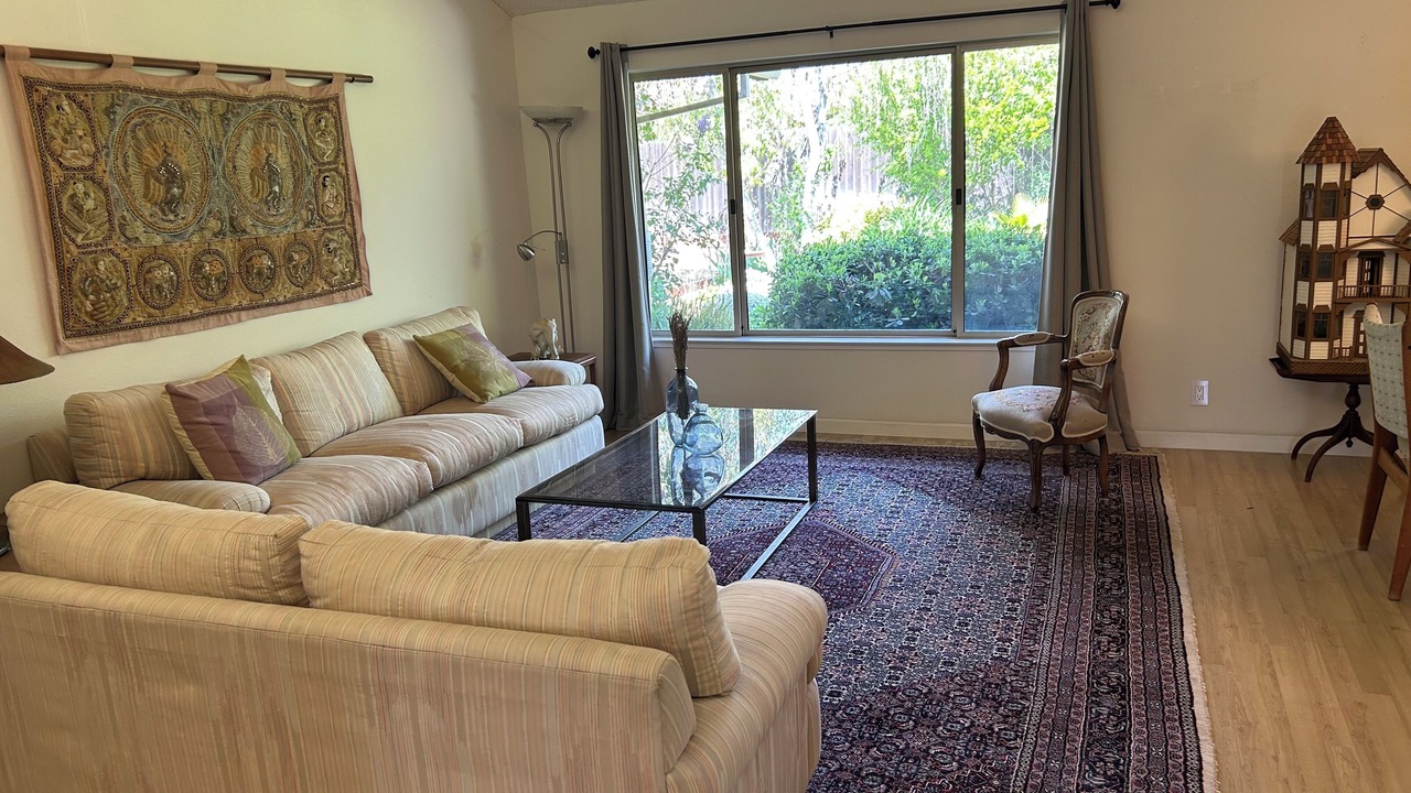 Photo of Livingroom in Covell Park