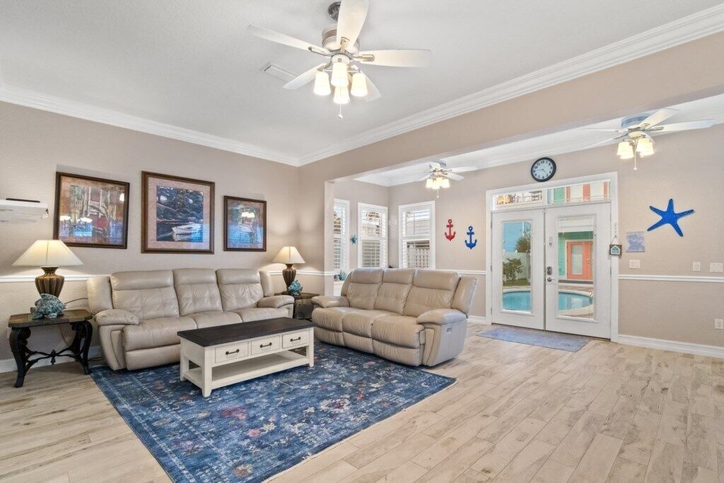 Photo of Livingroom in Crystal Shores