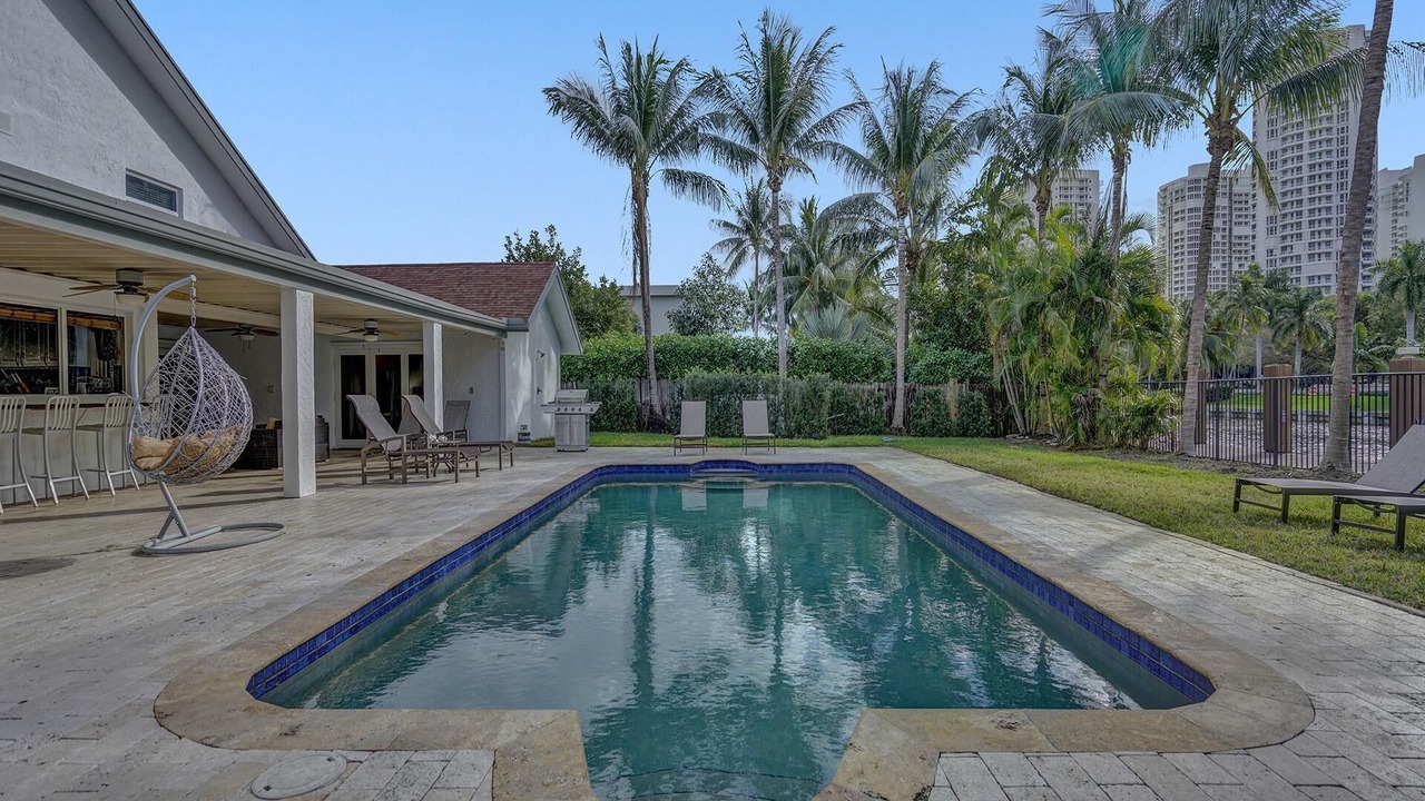 Photo of Outdoor in Hallandale Beach