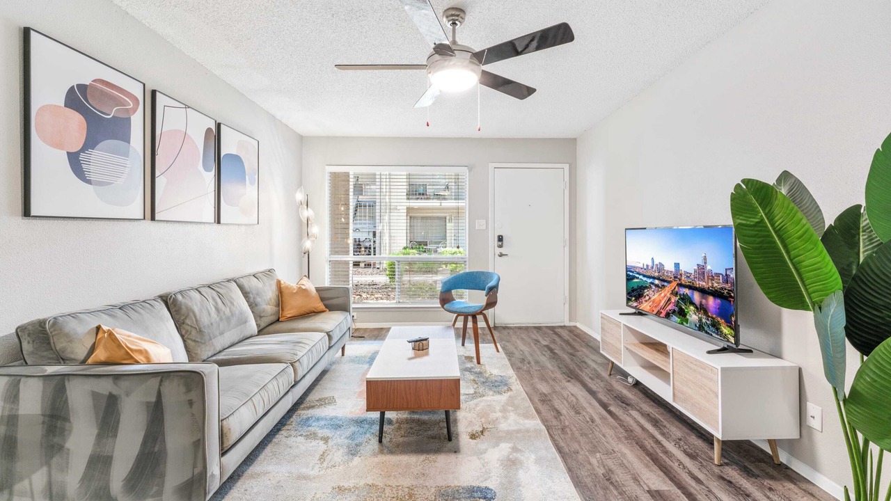 Photo of Livingroom in Pleasant Valley