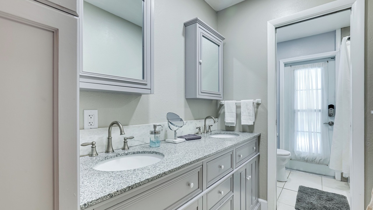 Photo of Bathroom in Orient Park