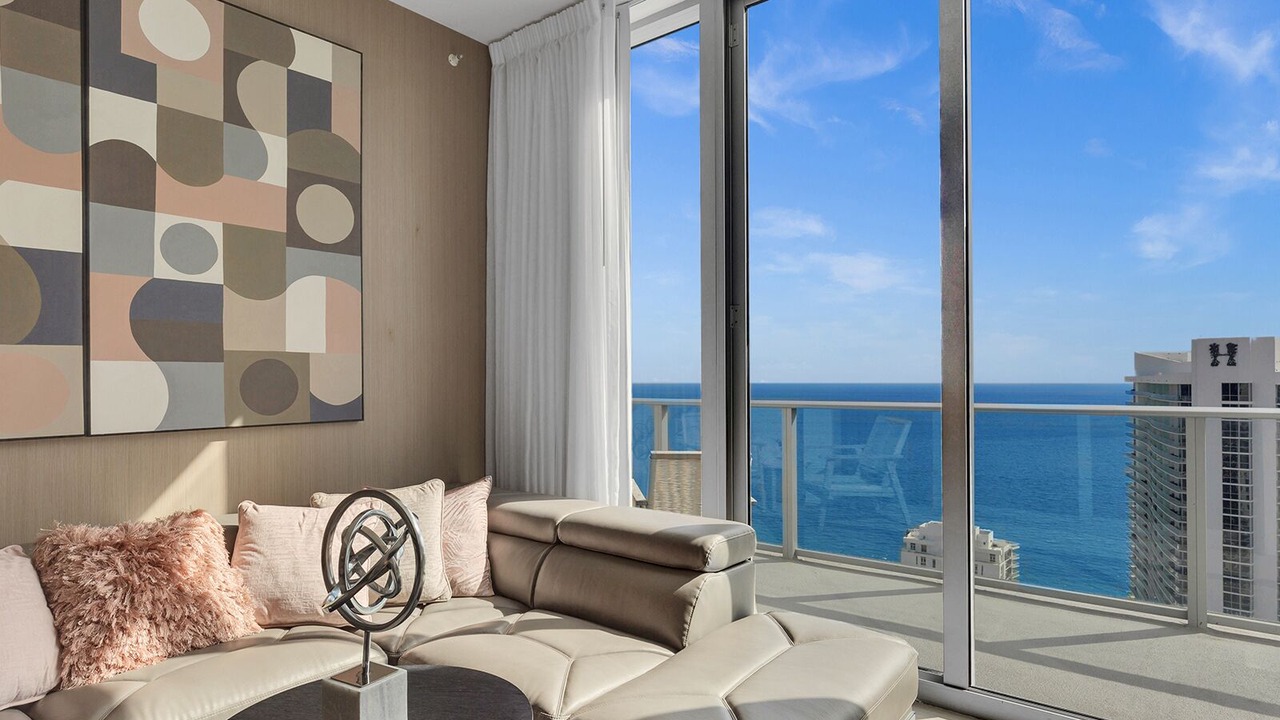 Photo of Livingroom in Hallandale Beach