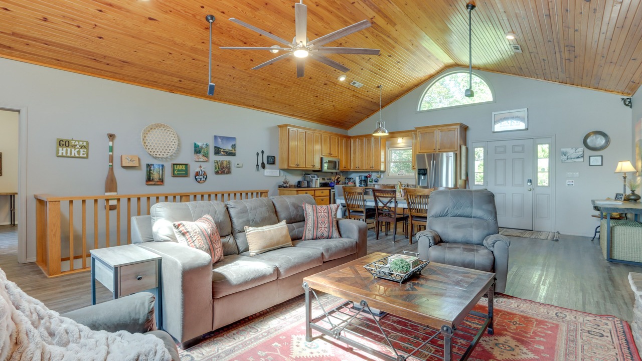 Photo of Livingroom in Sylvan Shores