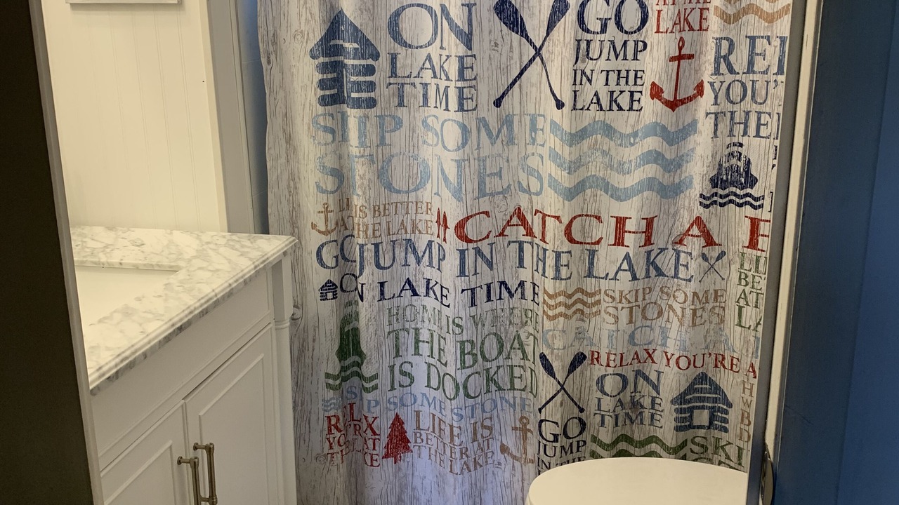 Photo of Bathroom in Lakeview