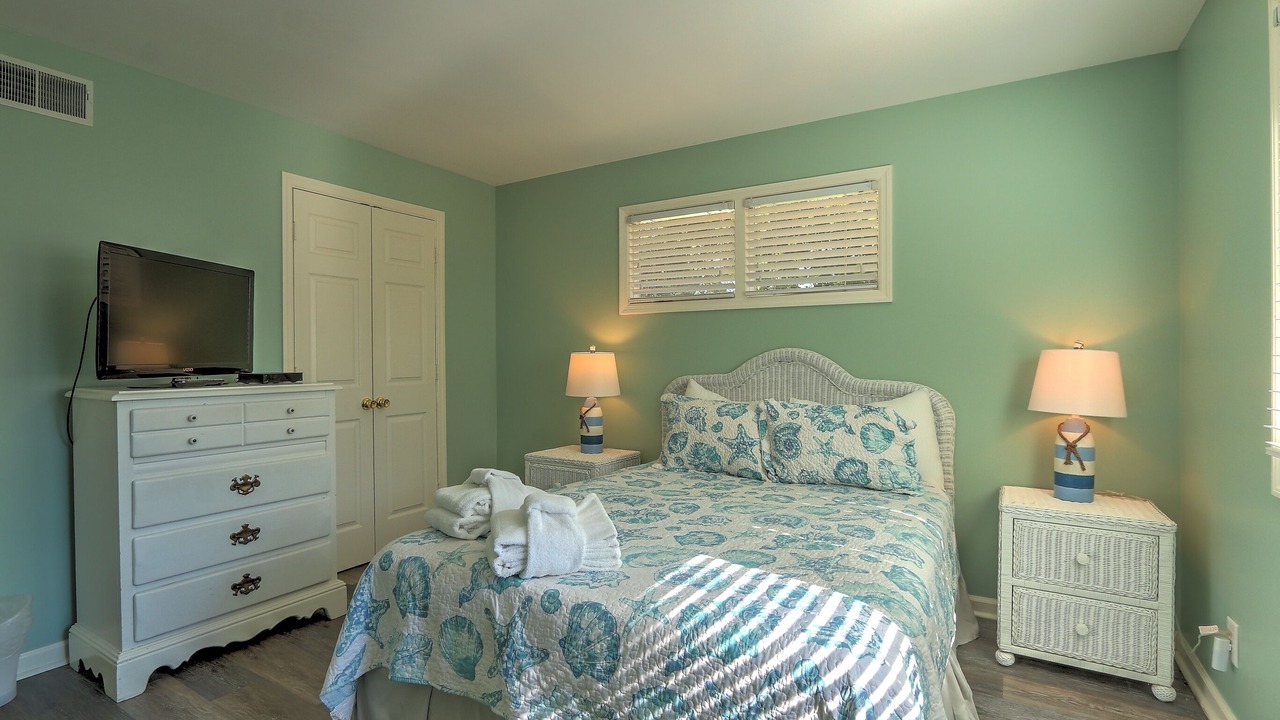 Photo of Bedroom in Folly Field