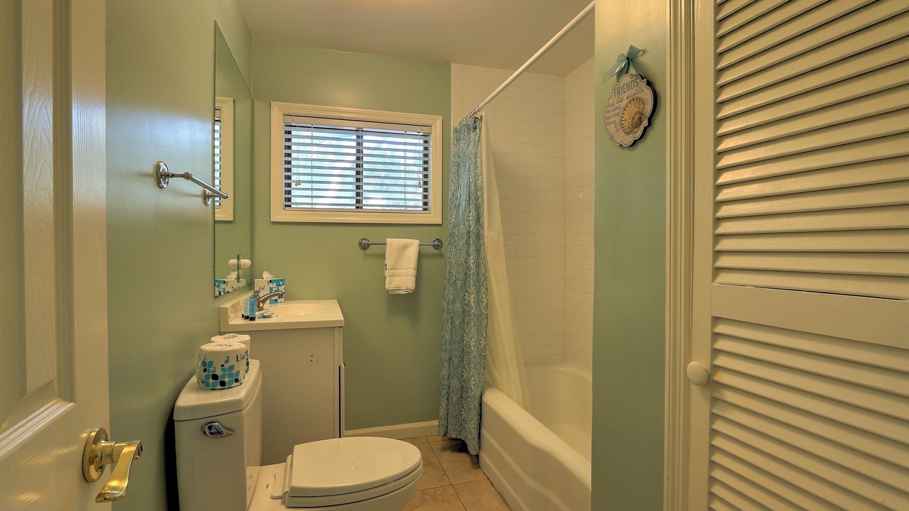 Photo of Bathroom in Folly Field