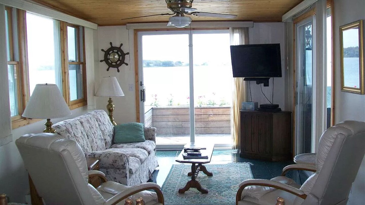Photo of Livingroom in Beaver Island