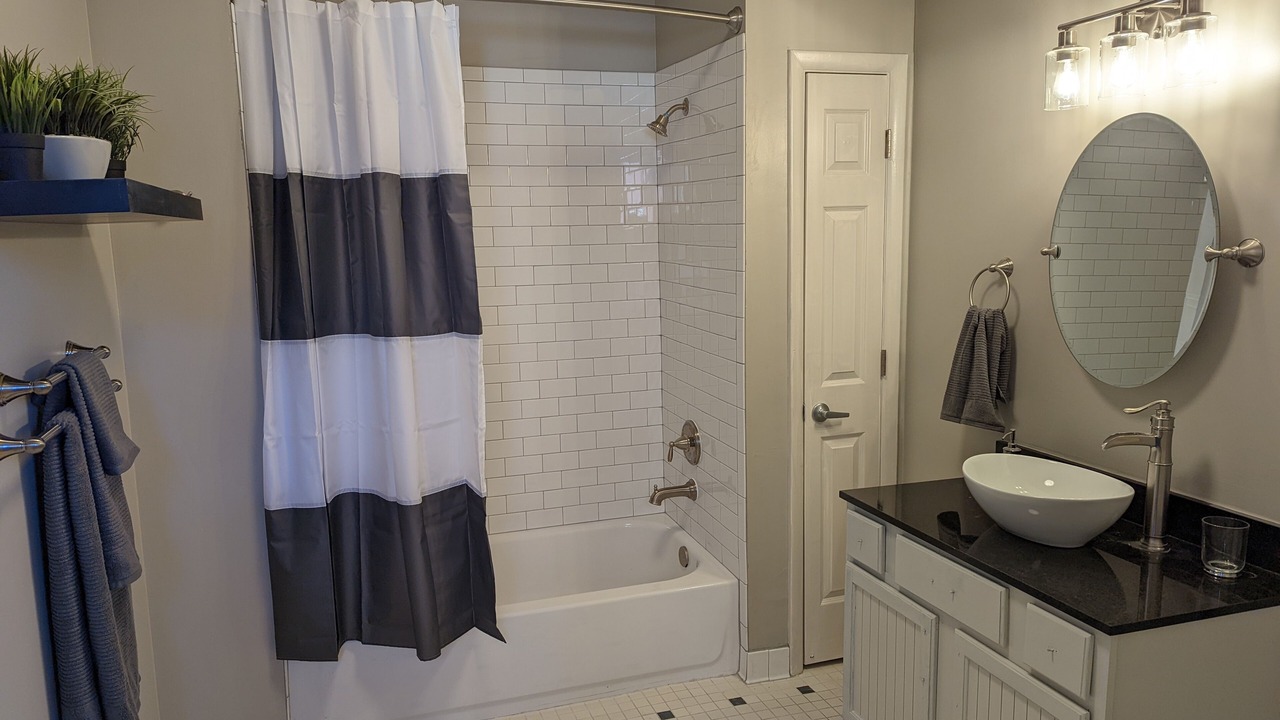 Photo of Bathroom in South Main Historic District