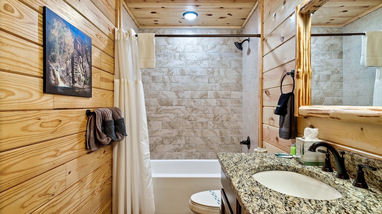 Photo of Bathroom in White Oak Lodge